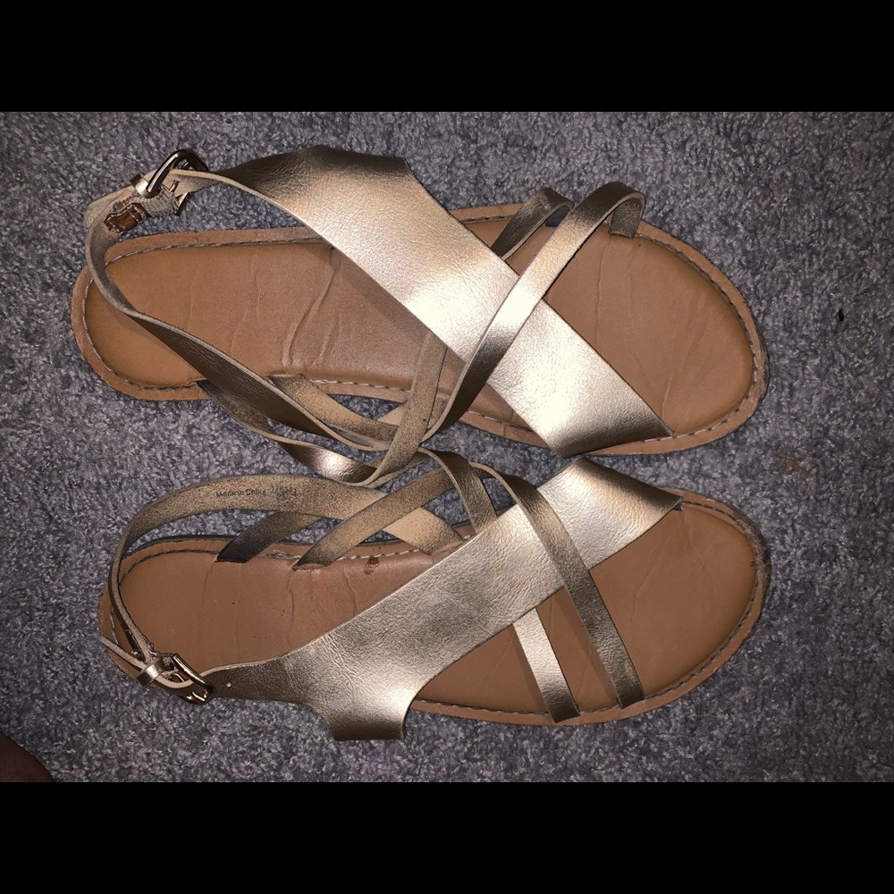 Sandals double cross straps